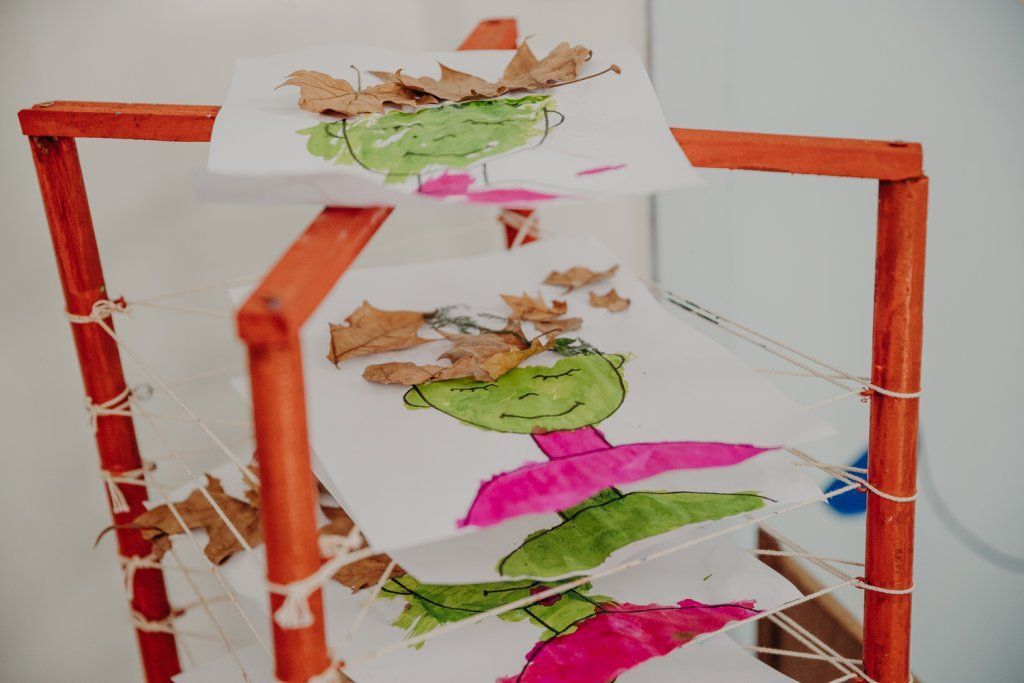 Rack para secado de trabajos infantiles