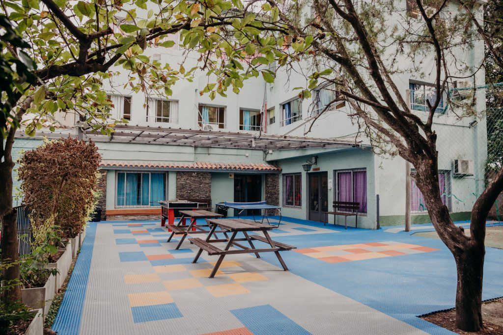 Patio con juegos juveniles