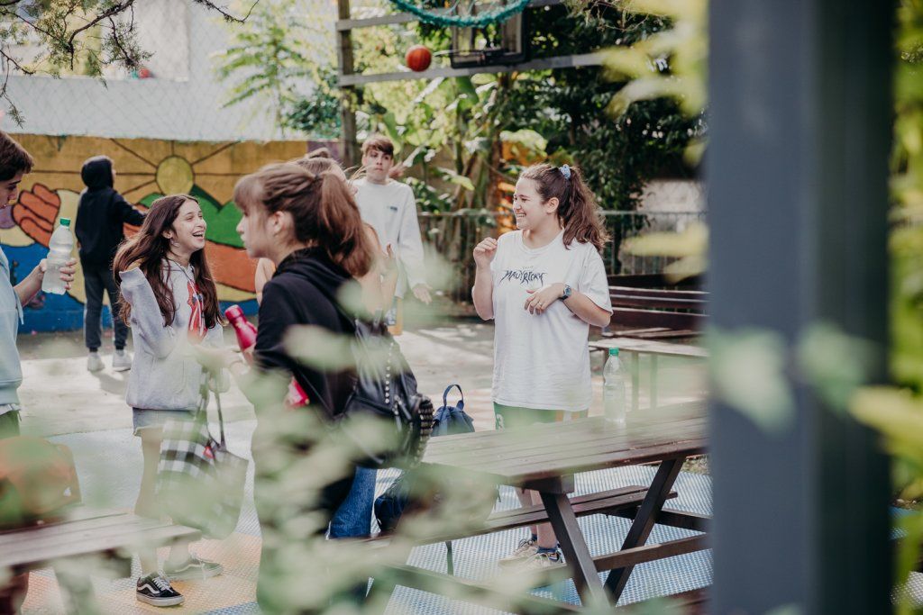 Adolescentes en el recreo