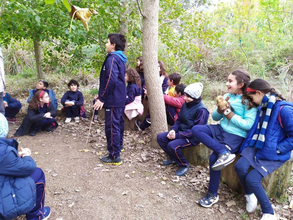 niños en una salida didáctica