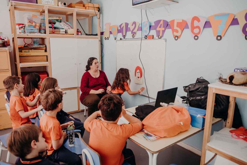 Preescolares en clase de inglés