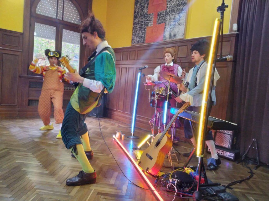 Teatro sobre ruedas en el Idejo